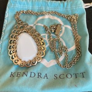 Kendra Scott Newlyn White Pendant Vintage Necklace
